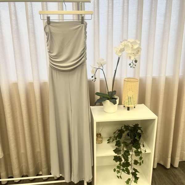 灰色平口氣質連身褲 二手女裙褲,長褲短褲,穿搭推薦,高CP服飾,平口服飾,約會穿搭,氣質穿搭,正式服裝,小禮服,女強人穿搭