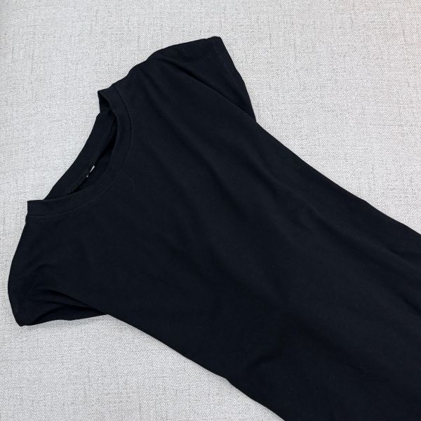 黑色小性感背後簍空日常長裙 二手女裙褲 / 長裙短裙 / 長褲短褲 / 穿搭推薦 / 高CP服飾/貼身 /合身 / 合肩 / 長版/洋裝/ A字 /包臀裙 / 收腰/ 韓系簡約寬鬆風 / 溫柔氣質風