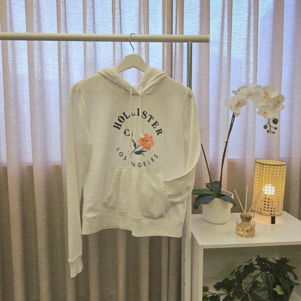 白小花帽T 女上衣 / 二手女裝 / 穿搭