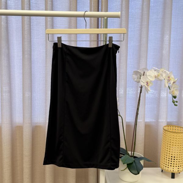 黑色顯瘦高腰A字西裝裙 二手女裙褲 / 長裙短裙 / 長褲短褲 / 穿搭推薦 / 高CP服飾
