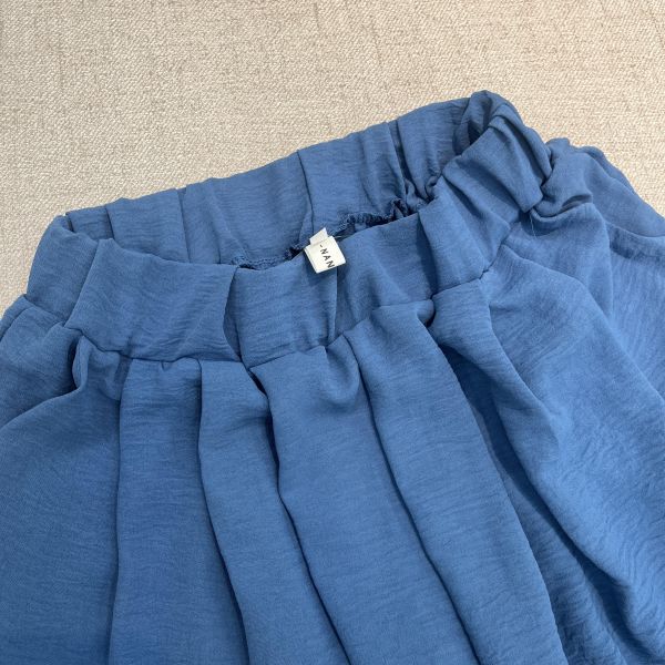 寶藍色休閒褲 二手女裙褲 / 長褲短褲 / 穿搭推薦 / 高CP服飾/藍色系穿搭/休閒穿搭/舒適好穿/闊腿褲/垂墜感穿搭藍色長褲/湖水藍長褲