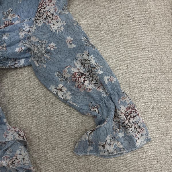 淺藍碎花可愛連身短裙 二手女裙,短裙,穿搭推薦,高CP服飾,洋裝,可愛裙子,約會穿搭,可愛穿搭,日系服飾,短洋裝,碎花洋裝,夏日穿搭,出遊穿搭,野餐穿搭