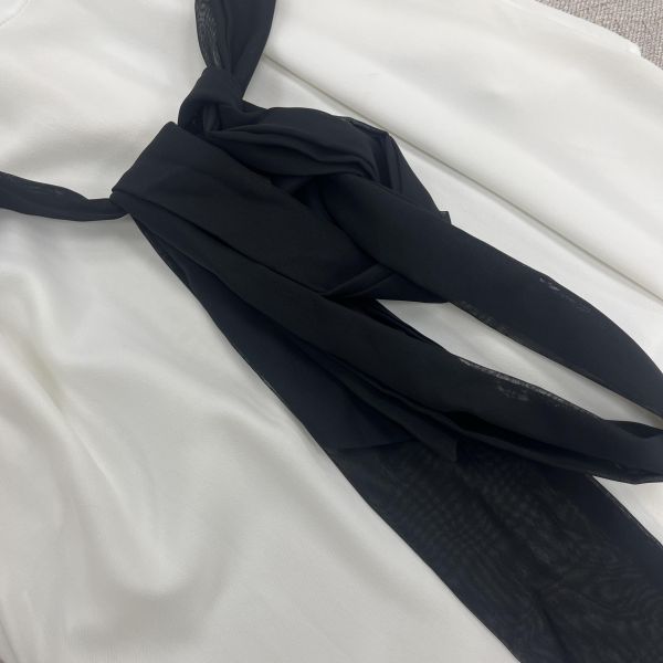 拜色氣質排釦綁帶長裙 二手女裙褲,長裙短裙,穿搭推薦,高CP服飾,正式衣服,面試穿搭,正式穿搭,約會穿搭,簡約穿搭,長裙,白色裙子