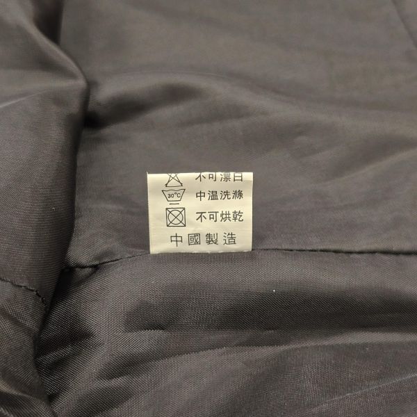 黑無袖排釦洋裝 二手女裙褲 / 長裙短裙 / 長褲短褲 / 穿搭推薦 / 高CP服飾