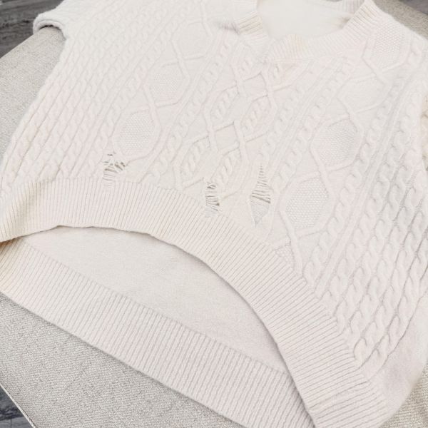 米白針織短版毛衣 女上衣,二手女裝,穿搭,上衣,外套,襯衫 毛衣 針織