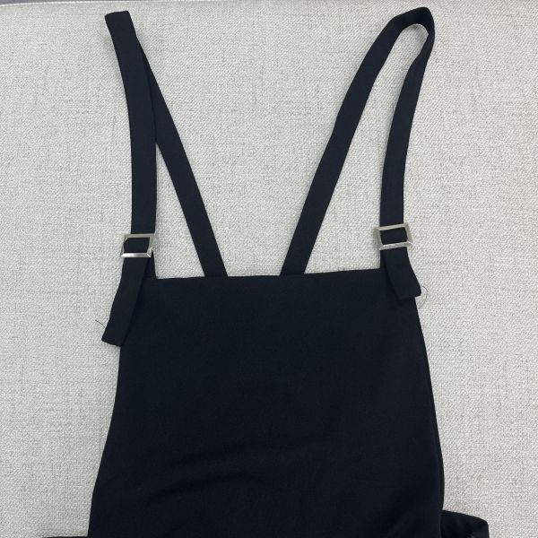 簡約風黑色百搭吊帶褲 二手女裙褲 / 長裙短裙 / 長褲短褲 / 穿搭推薦 / 高CP服飾 /窄管 / 寬鬆 / 正常版 / 韓系簡約寬鬆風 / 日系清新風 / 溫柔氣質風 /慵懶隨性風 /吊帶褲