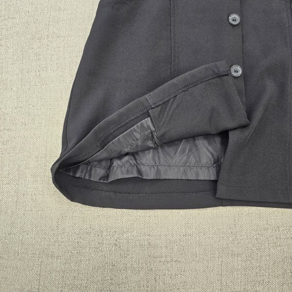 黑無袖排釦洋裝 二手女裙褲 / 長裙短裙 / 長褲短褲 / 穿搭推薦 / 高CP服飾