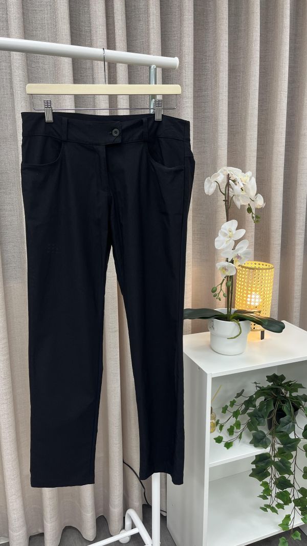 黑色休閒長褲 二手女裙褲,長褲短褲,穿搭推薦,高CP服飾,日常穿搭,休閒穿搭,面試穿搭,上班穿搭,工裝褲,休閒長褲,直筒褲,黑色長褲,耐穿,耐髒