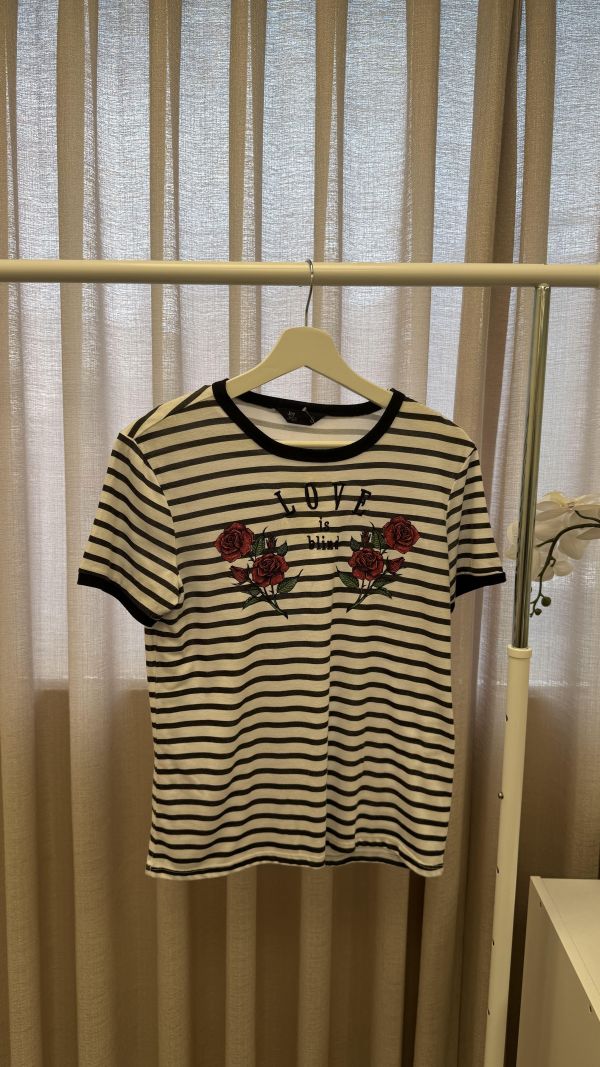 黑白條紋玫瑰上衣 女上衣,二手女裝,穿搭,上衣,外套,襯衫