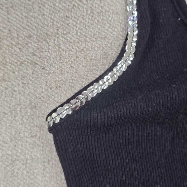 黑挖背亮片包邊背心 女上衣 / 二手女裝 / 穿搭