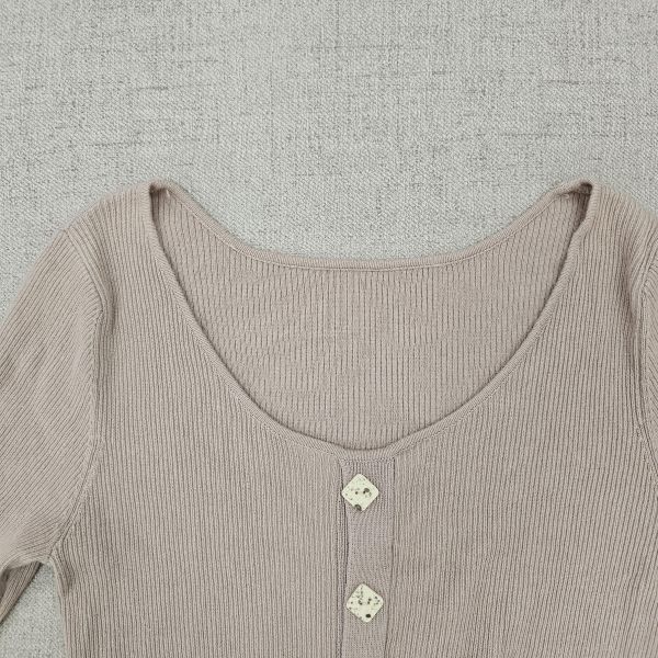 淺卡其七分袖菱型排釦上衣 女上衣 / 二手女裝 / 穿搭