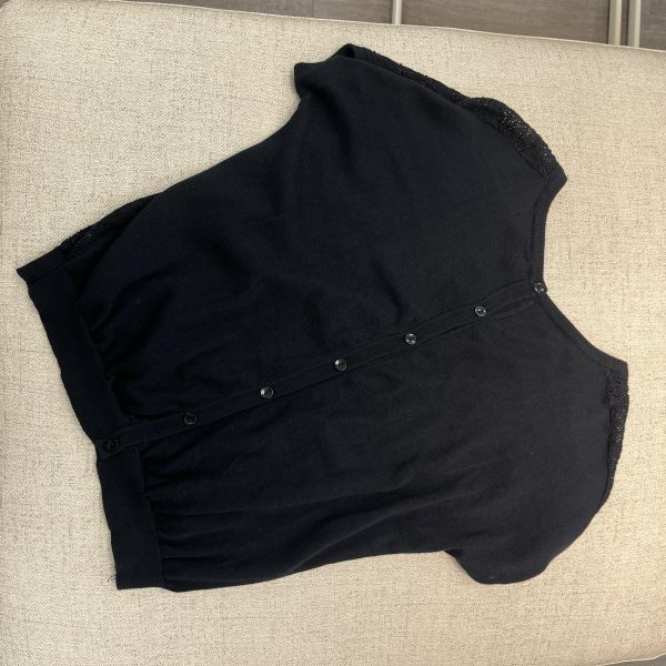 黑針織背扣短版上衣 女上衣,二手女裝,穿搭,上衣,外套,襯衫