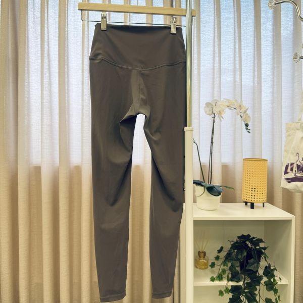 鐵灰色瑜珈褲 二手女裙褲,長裙,短裙,長褲,短褲,穿搭推薦,高CP服飾,洋裝,吊帶褲,吊帶裙 適合日常 /運動/瑜珈/健身/皮拉提斯
