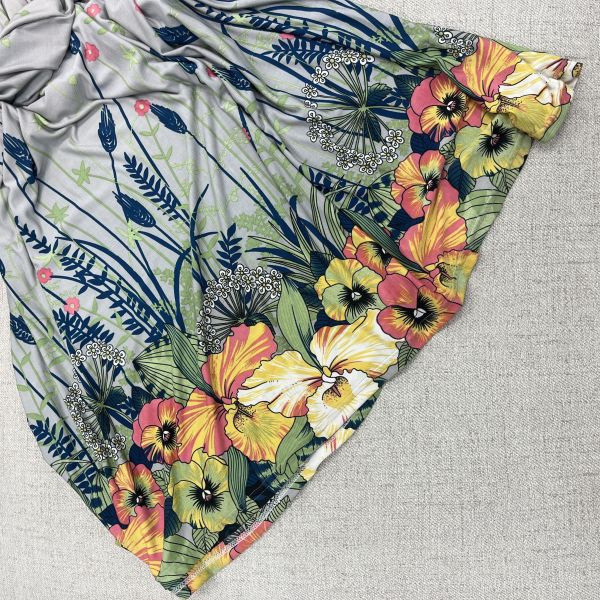 熱帶風灰色吊帶裙 二手女裙褲 / 長裙短裙 / 穿搭推薦 / 高CP服飾/熱帶穿搭/優雅長裙/海邊穿搭