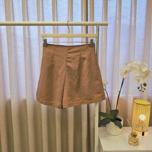 粉雙釦排釦褲裙 二手女裙褲 / 長裙短裙 / 長褲短褲 / 穿搭推薦 / 高CP服飾