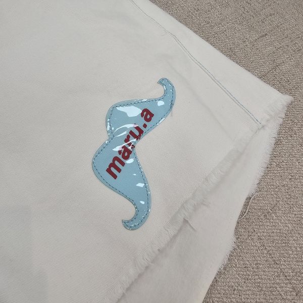 白色藍車線小鬍子logo短褲 二手女裙褲 / 長褲短褲 / 穿搭推薦 / 高CP服飾