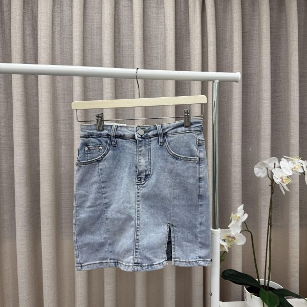 開岔牛仔短裙 二手女裙褲,長裙,短裙,長褲,短褲,穿搭推薦,高CP服飾,洋裝,吊帶褲,吊帶裙 牛仔裙