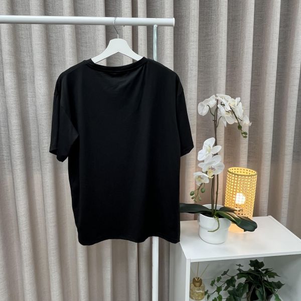 美式印花長版T 女上衣,二手女裝,穿搭,上衣,美式穿搭,夏日,長版T,落肩T,好搭的衣服,印花T,日常穿搭