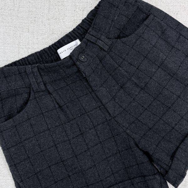 鐵灰日系格紋短褲 二手女裙褲 / 長裙短裙 / 長褲短褲 / 穿搭推薦 / 高CP服飾/中腰 /鬆緊腰 /寬鬆直筒 /日系清新風 /  溫柔氣質風 / 慵懶隨性風 / 極簡質感風 / 復古古著風