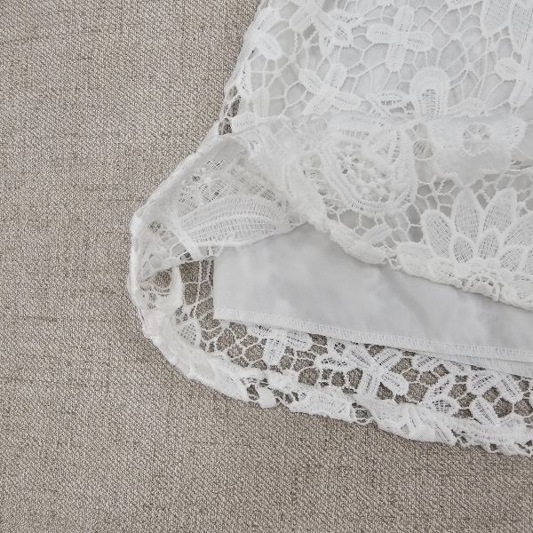 白簍空蕾絲短袖洋裝 二手女裙褲 / 長裙短裙 / 長褲短褲 / 穿搭推薦 / 高CP服飾