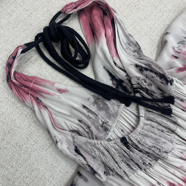 波西米亞風灰色渲染掛脖長裙 二手女裙褲,長裙短裙,穿搭推薦,高CP服飾,波西米亞風,海邊穿搭,質感長裙