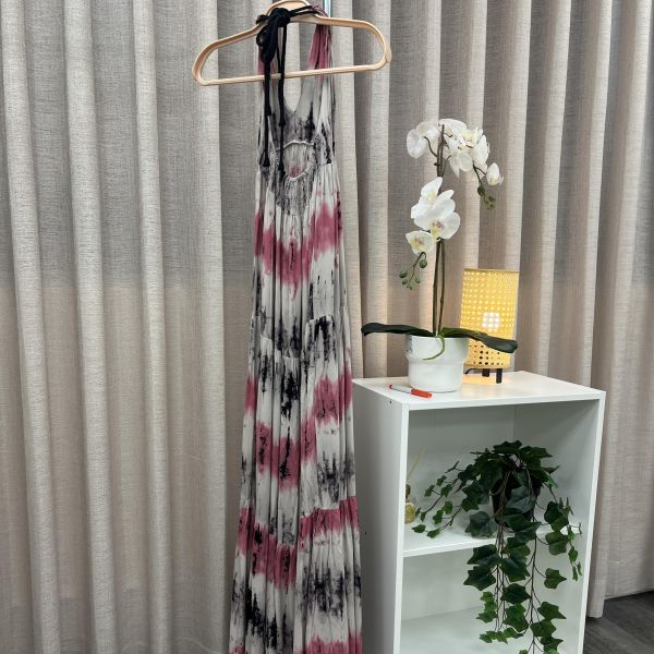 波西米亞風灰色渲染掛脖長裙 二手女裙褲,長裙短裙,穿搭推薦,高CP服飾,波西米亞風,海邊穿搭,質感長裙