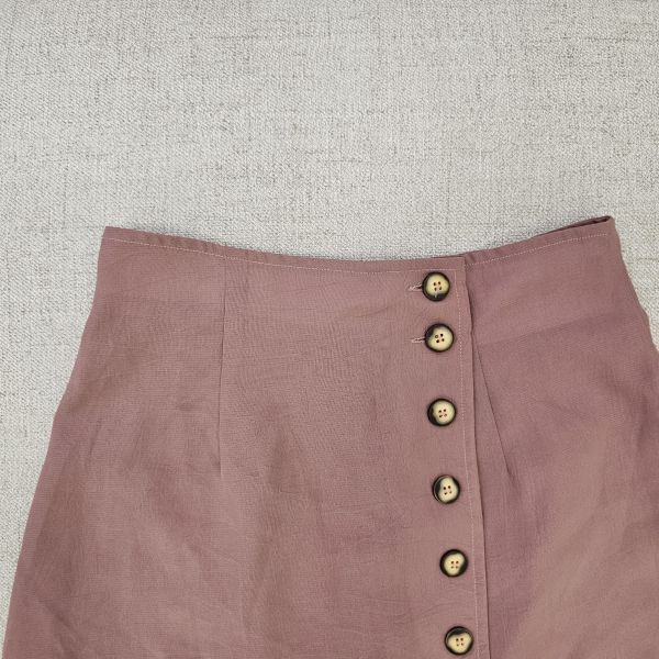 粉雙釦排釦褲裙 二手女裙褲 / 長裙短裙 / 長褲短褲 / 穿搭推薦 / 高CP服飾