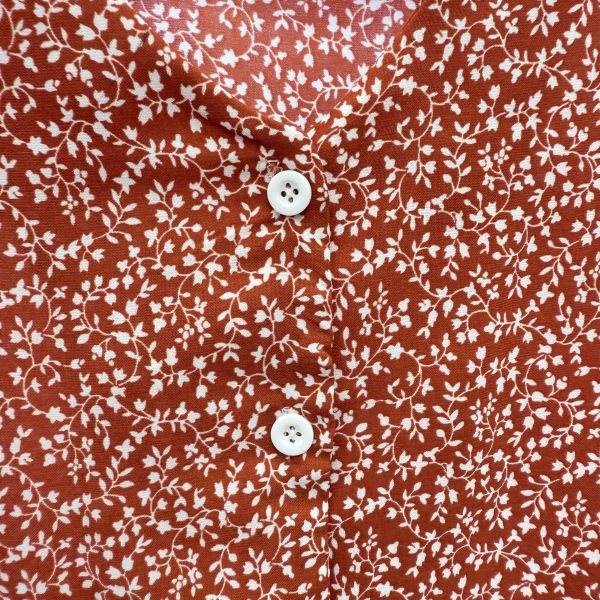 紅色碎花洋裝 二手女裙褲 / 長裙短裙 / 長褲短褲 / 穿搭推薦 / 高CP服飾/寬鬆長版 / 寬鬆 /長版/洋裝/收腰 /日系清新風