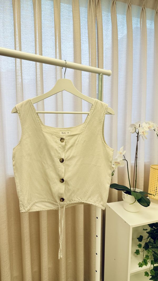 米白色小清新外搭背心 女上衣 / 二手女裝 / 穿搭/貼身 /合身 /無袖/韓系簡約寬鬆風 / 溫柔氣質風 /背心