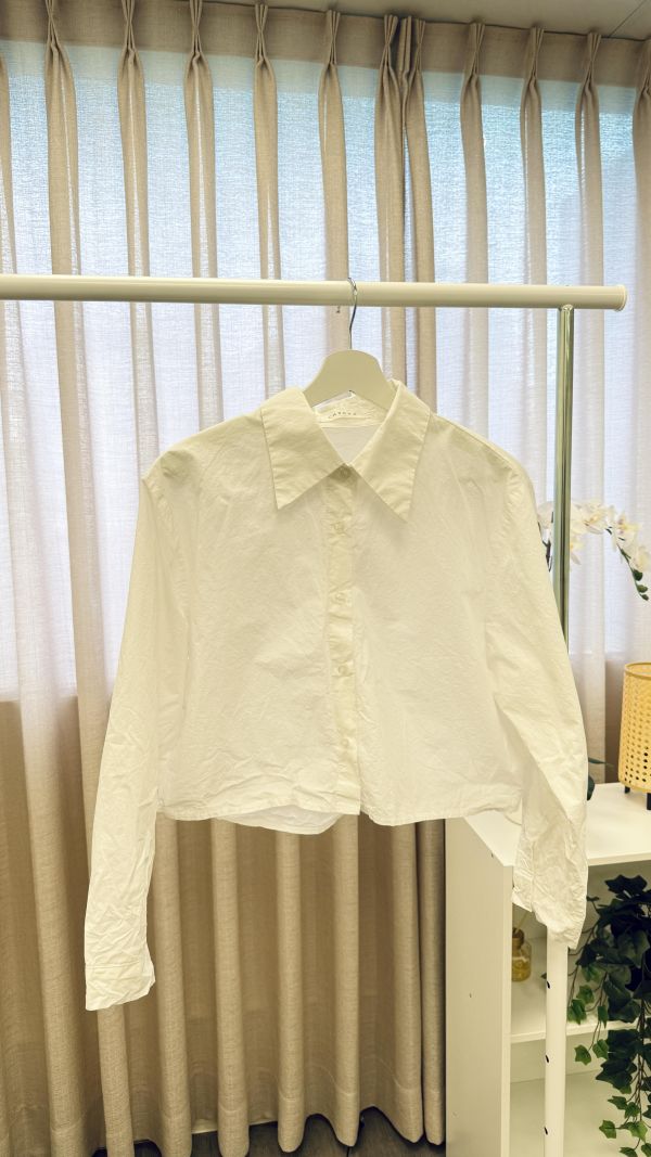 OL純白短版襯衫 女上衣,二手女裝,穿搭,上衣,外套,襯衫 短版 
OL