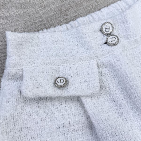 小香風白色名媛款短褲 二手女裙褲,長裙,短裙,長褲,短褲,穿搭推薦,高CP服飾,洋裝,吊帶褲,吊帶裙