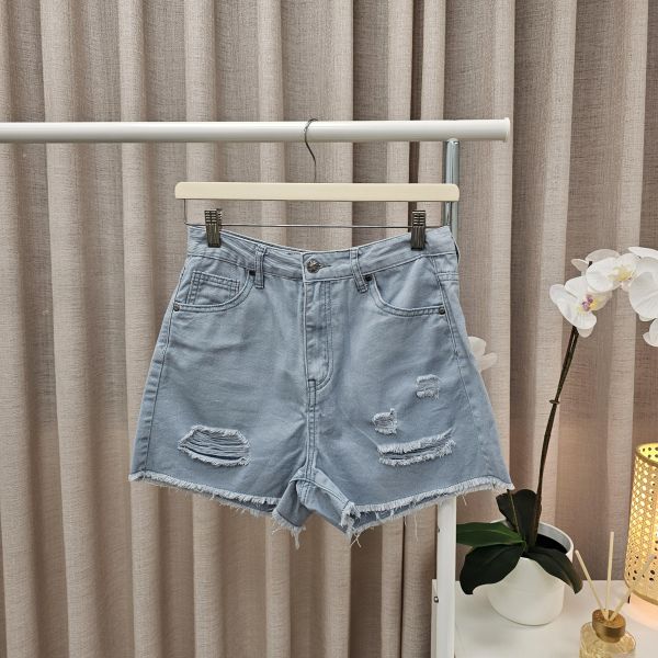韓系微辣風前側雙刷破短褲 二手女裙褲 / 短褲 / 穿搭推薦 / 高CP服飾