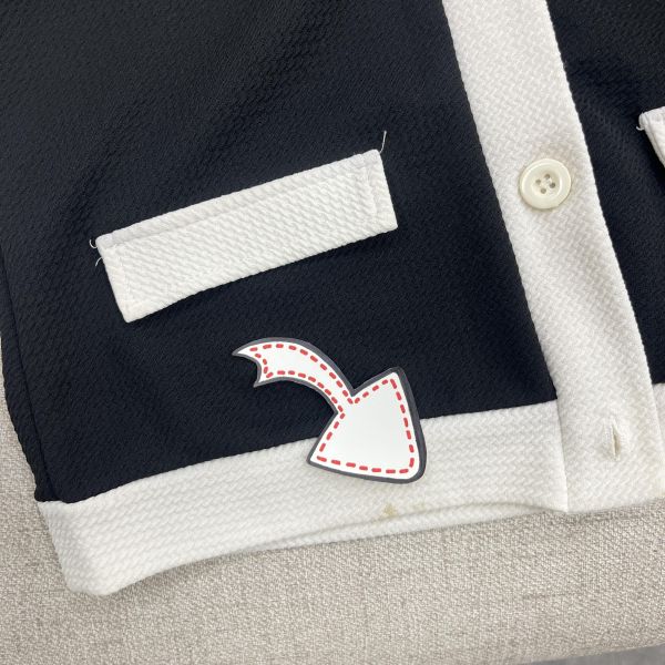 黑色韓系約會風百搭小外套 女上衣 / 二手女裝 / 穿搭 /外套 /貼身 /合身 /短版 /合身剪裁 / 短版外套 /溫柔氣質風 / 極簡質感風