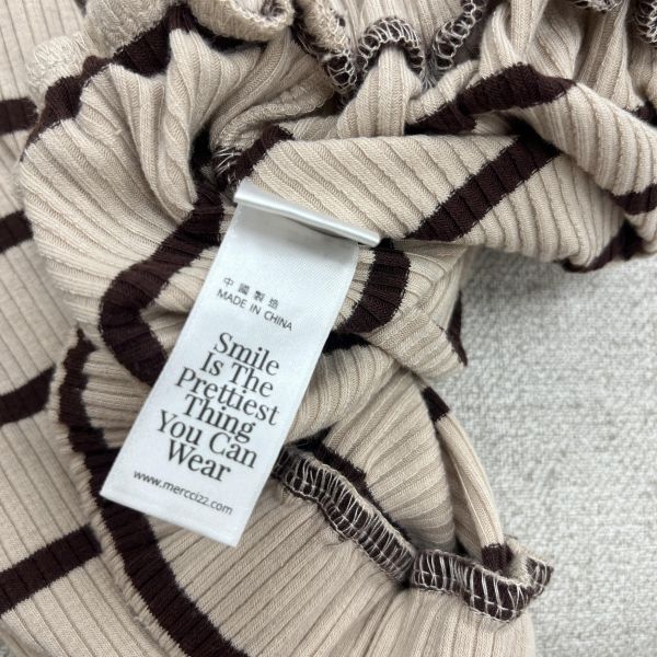 條紋高領短版T 女上衣,二手女裝,穿搭,上衣,條紋長袖,條紋上衣,高領長袖,高領上衣,高領冬衣,冬日穿搭,韓系穿搭,溫柔穿搭,氣質穿搭,短版上衣,短版長袖