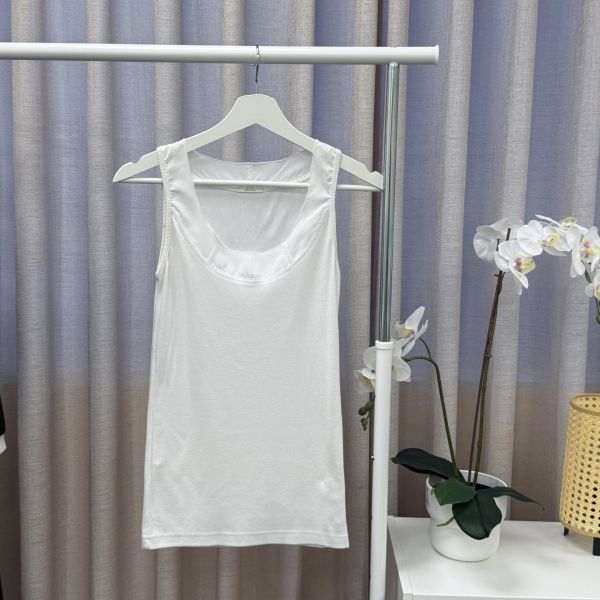 簡約純白無袖時尚背心 女上衣 / 二手女裝 / 穿搭/寬鬆 / Oversize / 無袖/韓系簡約寬鬆風 / 慵懶隨性風 / 極簡質感風 /背心/休閒
