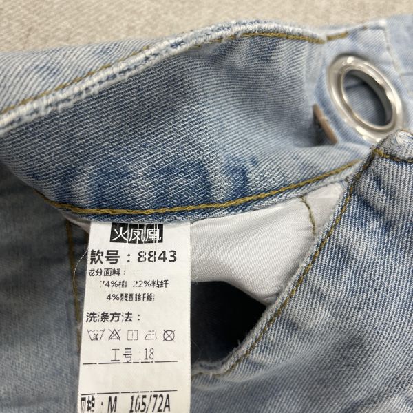 淺藍色牛仔短褲 二手女裙褲,長裙,短裙,長褲,短褲,穿搭推薦,高CP服飾,洋裝,吊帶褲,吊帶裙