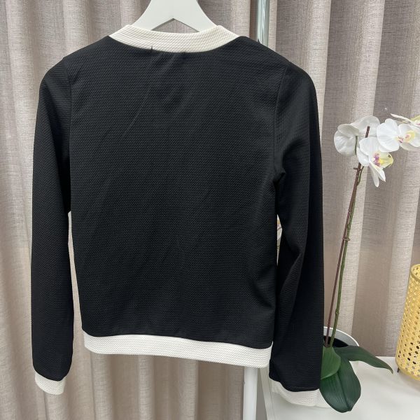 黑色韓系約會風百搭小外套 女上衣 / 二手女裝 / 穿搭 /外套 /貼身 /合身 /短版 /合身剪裁 / 短版外套 /溫柔氣質風 / 極簡質感風