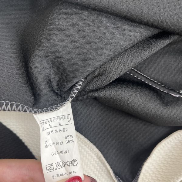 黑色韓系約會風百搭小外套 女上衣 / 二手女裝 / 穿搭 /外套 /貼身 /合身 /短版 /合身剪裁 / 短版外套 /溫柔氣質風 / 極簡質感風