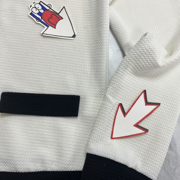 氣質款白色約會百搭小外套 女上衣 / 二手女裝 / 穿搭/貼身 /合身 /  合肩 / 短版 /合身剪裁 / 短版外套/約會穿搭