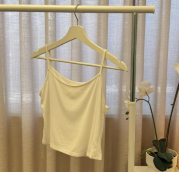 白色背心 女上衣 / 二手女裝 / 穿搭