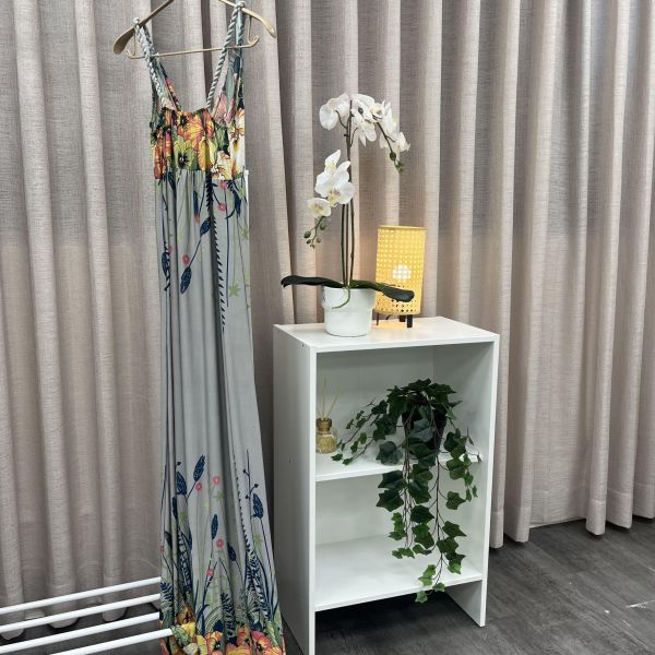 熱帶風灰色吊帶裙 二手女裙褲 / 長裙短裙 / 穿搭推薦 / 高CP服飾/熱帶穿搭/優雅長裙/海邊穿搭