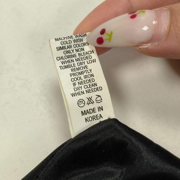 黑色小性感背後簍空日常長裙 二手女裙褲 / 長裙短裙 / 長褲短褲 / 穿搭推薦 / 高CP服飾/貼身 /合身 / 合肩 / 長版/洋裝/ A字 /包臀裙 / 收腰/ 韓系簡約寬鬆風 / 溫柔氣質風