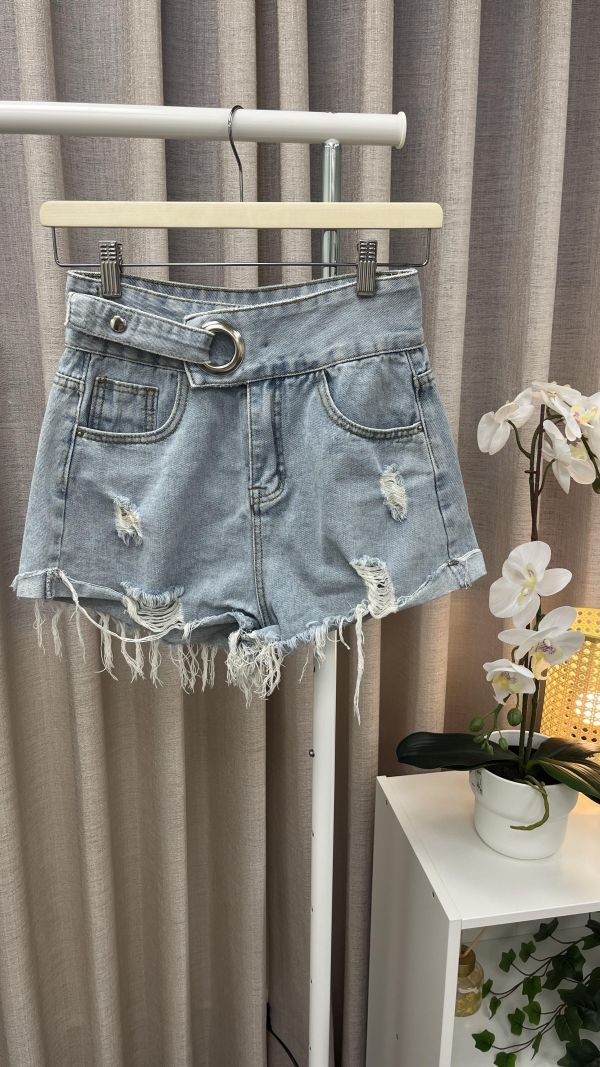 淺藍色牛仔短褲 二手女裙褲,長裙,短裙,長褲,短褲,穿搭推薦,高CP服飾,洋裝,吊帶褲,吊帶裙