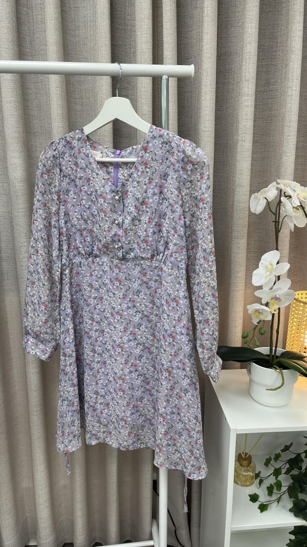 紫色碎花洋裝 二手女裙,長裙,短裙,穿搭推薦,高CP服飾,洋裝,約會穿搭,氣質穿搭,出遊穿搭,氣質長裙,紫色長裙,碎花裙