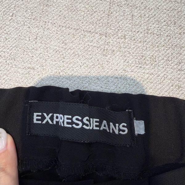 黑色七分褲 二手女裙褲,長裙,短裙,長褲,短褲,穿搭推薦,高CP服飾,洋裝,吊帶褲,吊帶裙