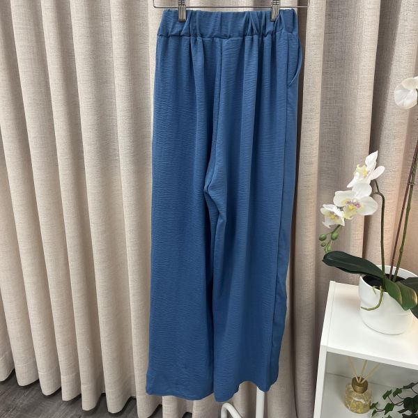 寶藍色休閒褲 二手女裙褲 / 長褲短褲 / 穿搭推薦 / 高CP服飾/藍色系穿搭/休閒穿搭/舒適好穿/闊腿褲/垂墜感穿搭藍色長褲/湖水藍長褲