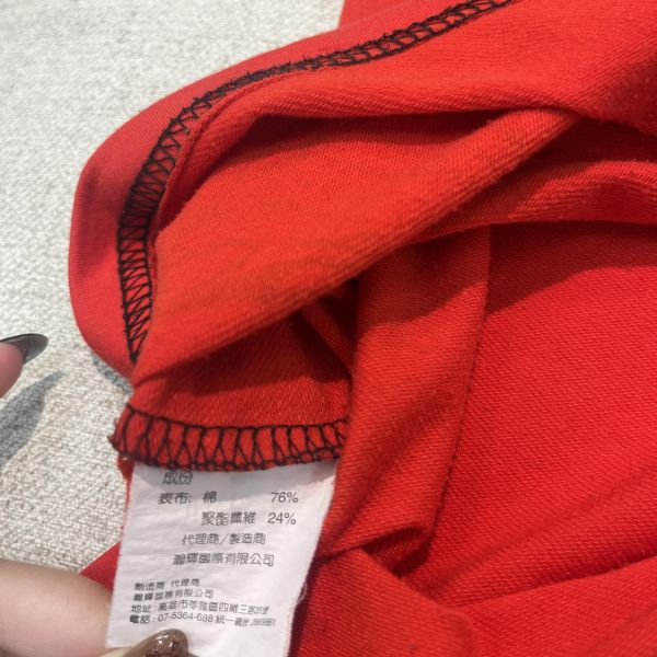 紅黑撞色短T 女上衣,二手女裝,穿搭,上衣,外套,襯衫