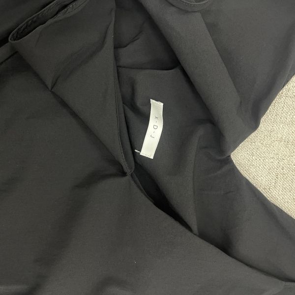 細肩帶黑色寬鬆外搭長洋裝 二手女裙褲 / 長裙短裙 / 長褲短褲 / 穿搭推薦 / 高CP服飾/寬鬆長版 / 慵懶隨性風 /寬鬆 / Oversize /長版/洋裝/ 寬鬆 / 韓系簡約寬鬆風 /  溫柔氣質風