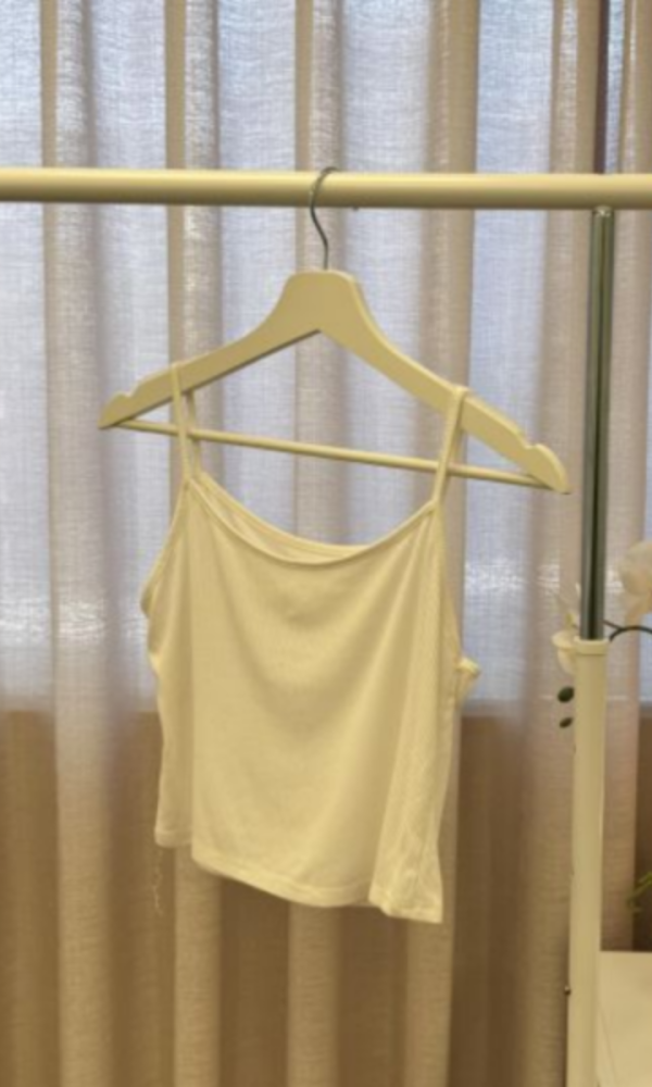 白色背心 女上衣 / 二手女裝 / 穿搭