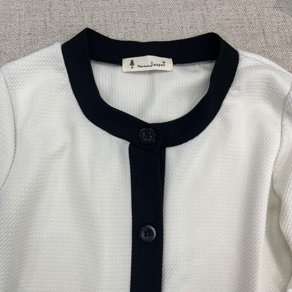 氣質款白色約會百搭小外套 女上衣 / 二手女裝 / 穿搭/貼身 /合身 /  合肩 / 短版 /合身剪裁 / 短版外套/約會穿搭